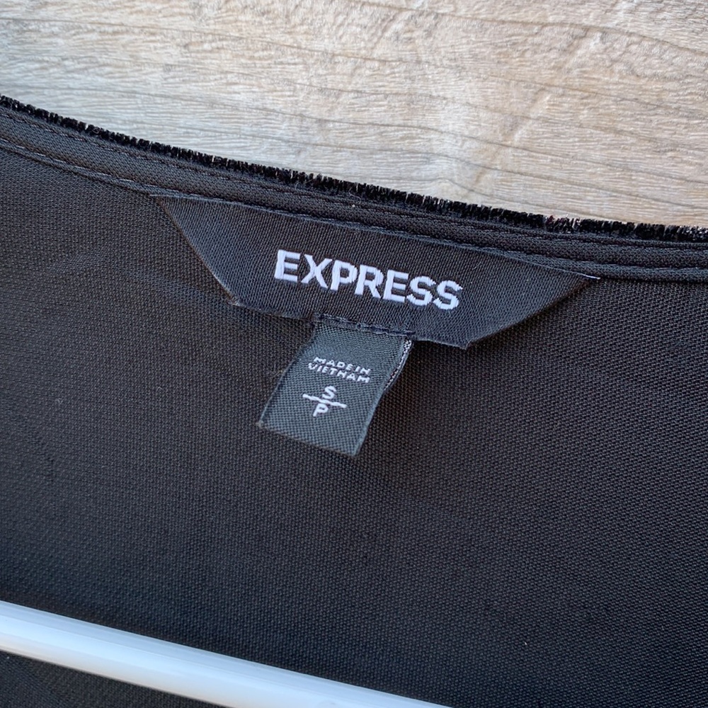Express Polka Dot Plunge V Neck - Picture 8 of 11